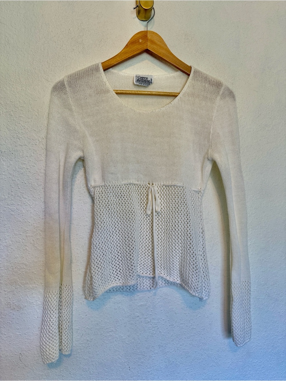 Perfect Y2K vintage white crocheted lightweight cotton sweater